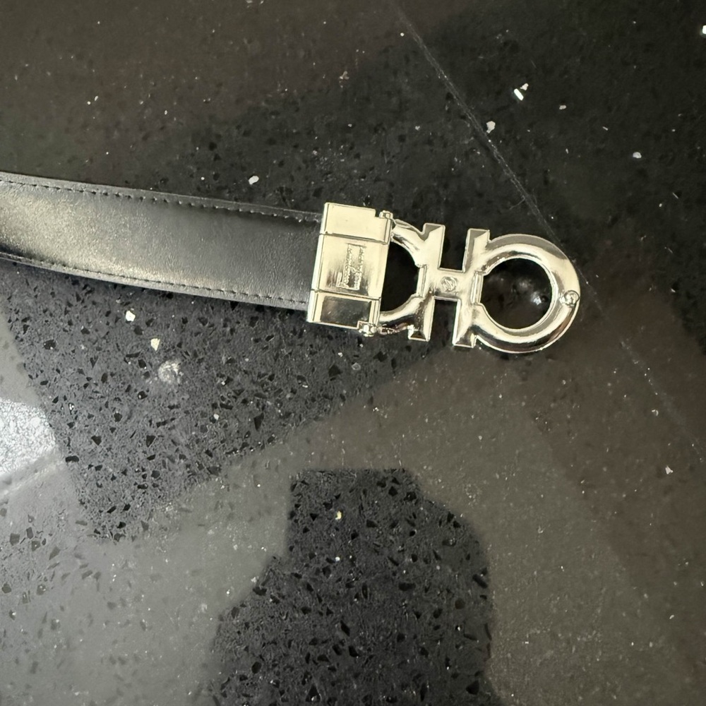 Salvatore Ferragamo Reversible Black Men’s Belt Size 42 - Picture 2 of 3
